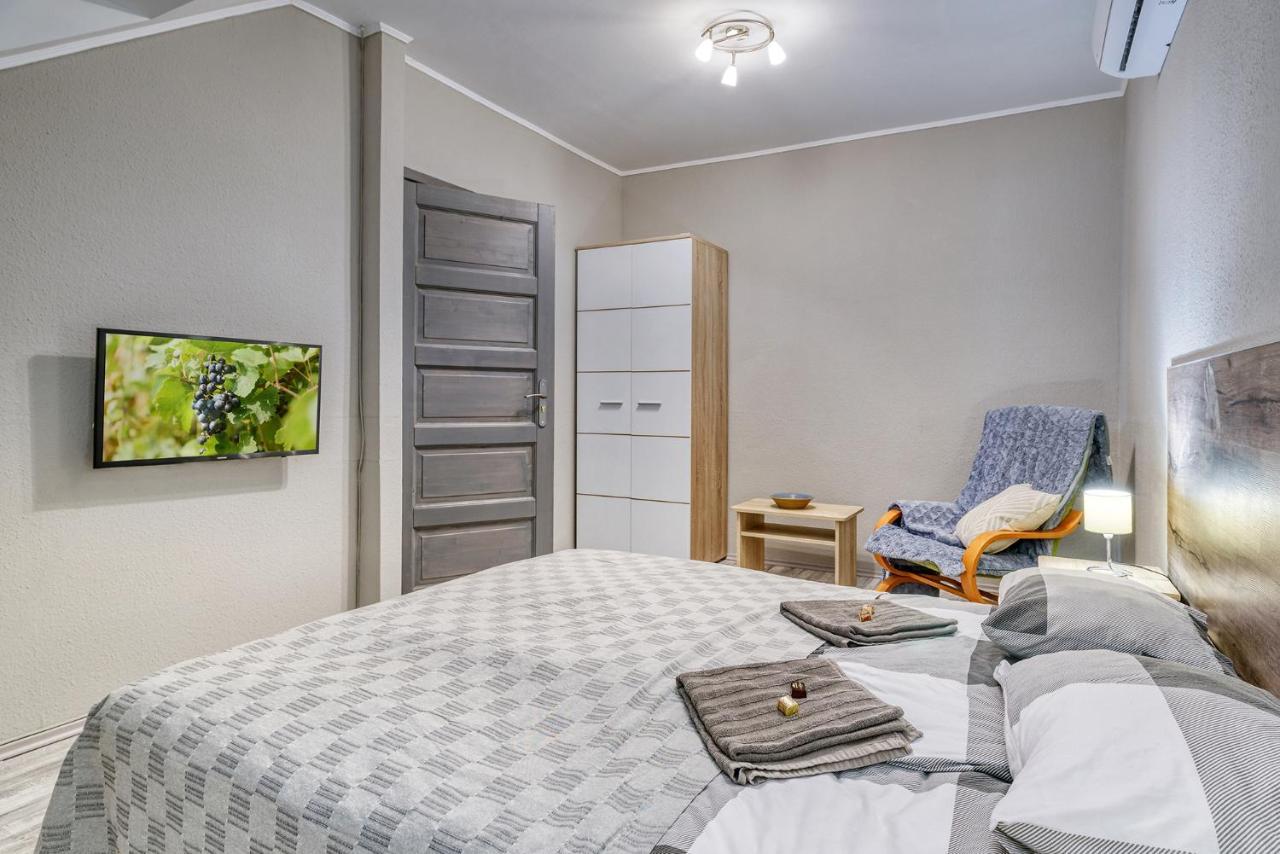 Eged'Inn Eger Bagian luar foto