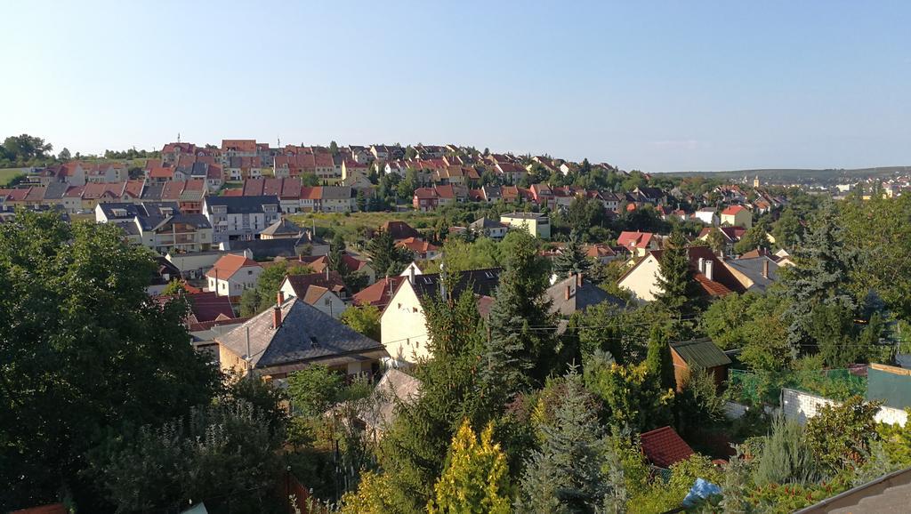 Eged'Inn Eger Bagian luar foto